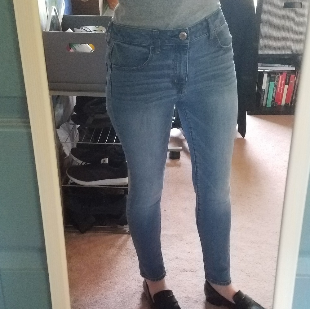 AE Light wash skinny jeans